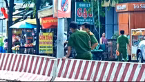 Đi xe máy tông vào cột đèn, 3 thanh niên tử vong
