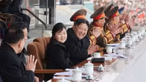Con gái ông Kim Jong-un thành tâm điểm chú ý trong sự kiện thể thao