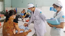 Bệnh tay chân miệng diễn biến phức tạp tại vùng Đồng bằng sông Cửu Long