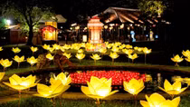 Rực rỡ sắc màu đèn lồng Trung thu bên trong Đại Nội Huế cổ kính