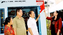 Agribank Bến Tre tài trợ 40 căn nhà tình nghĩa, 2 xe cứu thương cho tỉnh Bến Tre