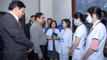 Thủ tướng kiểm tra đột xuất nhiều bệnh viện tuyến cuối, chỉ đạo nhiều vấn đề cấp bách