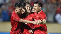 Tuyển Việt Nam và bài toán nhân sự với ông Troussier