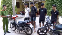 Nhóm con nghiện “đá xế” hàng loạt xe máy của khách ăn nhậu