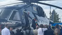 Tổng thống Putin tặng Tổng thống Zimbabwe trực thăng đời mới