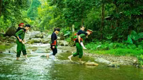 Sắc đỏ tháng Ba...