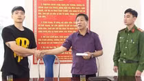 Trả lại 99,5 triệu đồng nhặt được trong cây ATM