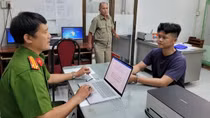 Nhậu say, bị kiểm tra nồng độ cồn, thanh niên tấn công CSGT