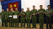 Khen thưởng Ban chuyên án khám phá nhanh vụ tạt axit làm một phụ nữ tử vong