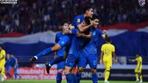 Thắng đậm Malaysia, Thái Lan vào chung kết AFF Cup 2022