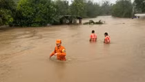Bão chồng bão, hai nước châu Á sơ tán khẩn cấp hàng trăm nghìn dân