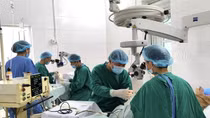 Khám, mổ mắt miễn phí cho 120 bệnh nhân nghèo ở huyện Xín Mần