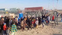 Vì sao Pakistan quyết định trục xuất hơn 1,7 triệu người tị nạn Afghanistan?