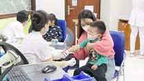 Thời tiết nồm ẩm, tăng mạnh bệnh nhi nhập viện do hen phế quản