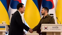 Hàn Quốc tăng mạnh viện trợ cho Ukraine
