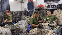 Phát hiện lượng lớn quân phục nước ngoài nhập lậu