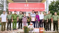 Công an Bạc Liêu trao tặng 16 nhà Nghĩa tình đồng đội cho thân nhân liệt sỹ CAND