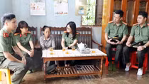 Thăm hỏi, động viên thân nhân các liệt sỹ và cán bộ Công an bị thương khi làm nhiệm vụ