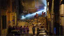Sập hai tòa nhà trong khu phố cổ ở Marseille, nhiều người vẫn mắc kẹt