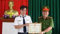 Nhân viên bảo vệ siêu thị không tham 100 triệu đồng của rơi