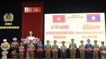 Học viện Chính trị CAND trao bằng tốt nghiệp cho các học viên Lào