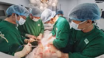 Cứu sống ngoạn mục bệnh nhân bị 5 vết dao đâm thấu ngực bụng