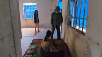 Chuyện nhà có 3 người điên