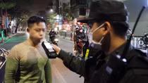 Sau tiệc cuối năm, nhiều người cầm phiếu phạt cồn về nhà