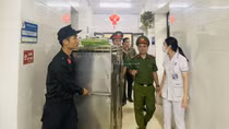 Trao hơn 300 suất cơm, cháo cho bệnh nhân hiểm nghèo