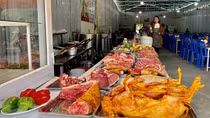 Chó, mèo, bê... xảo thuật thành đặc sản thú rừng!