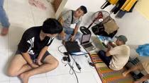 Thợ lắp camera phòng ngủ hack clip nóng tống tiền chủ nhà