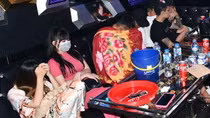 17 nam nữ thanh niên vào karaoke để "phê" ma túy