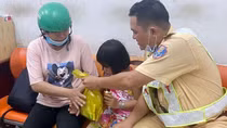 Màu áo nắng giữ bình yên đường phố