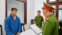 Bắt tạm giam ba đối tượng cầm đầu nhóm chiếm đoạt tiền của 300 chủ thẻ tín dụng
