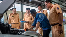Tiếp tục điều động CSGT hỗ trợ công tác kiểm định tại trung tâm đăng kiểm