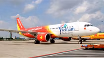 Máy bay Vietjet sơn biểu tượng du lịch ấn tượng đáp xuống sân bay Tân Sơn Nhất
