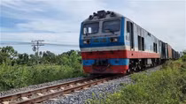 Đường sắt cần 8.000 tỉ đồng để thay đầu máy, toa xe hết niên hạn