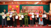 Trao giải nhiều cá nhân dự thi Tìm hiểu Luật phòng chống ma túy