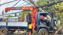 Xe tải cẩu đâm tử vong một thanh niên và làm gần 6,5 nghìn hộ dân mất điện