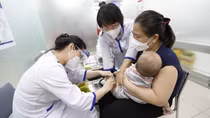 Trẻ “không vaccine”, nguy cơ bùng phát dịch