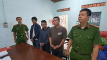 Mâu thuẫn chuyện gia đình, cháu kéo người đến “xử” cậu ruột