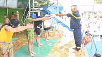 Nhiều phụ huynh gửi thư cảm ơn sau khóa học bơi của Công an huyện Đắk Mil