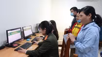 Làm việc từ 3h sáng để cấp hộ chiếu phục vụ người dân