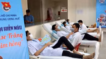 Hơn 200 y, bác sĩ trẻ tình nguyện hiến máu cứu người