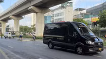 Sang đường bất cẩn khi đi bộ thể dục, một phụ nữ bị ô tô tông tử vong