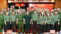 Bế giảng lớp bồi dưỡng kiến thức quốc phòng và an ninh đối tượng 2 trong CAND