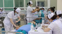 TP Hồ Chí Minh: Nhiều nhân viên y tế xin nghỉ việc do áp lực công việc
