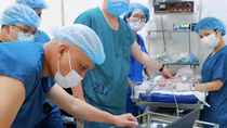 Cứu trẻ bị tim bẩm sinh nặng ngay khi vừa chào đời