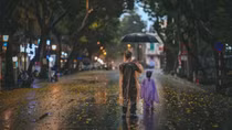 Miền Bắc nắng nóng, mưa to về chiều tối