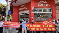 Trung tâm Anh ngữ Apax Leaders "xuống dốc" nhưng vẫn kêu gọi phụ huynh đóng tiền